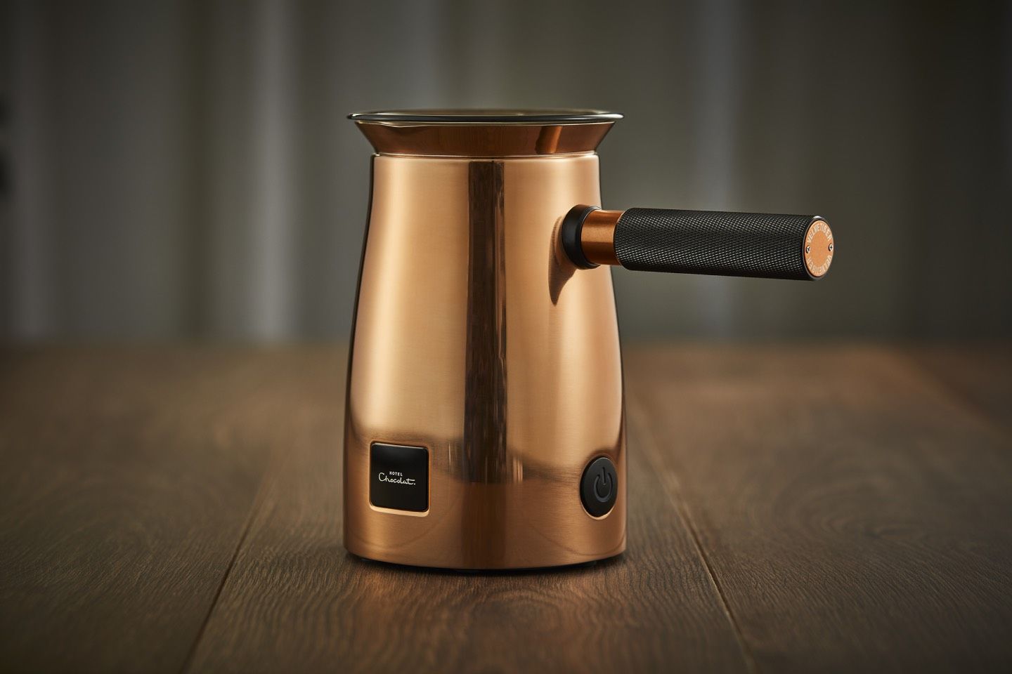 イギリス発カカオブランド「ホテルショコラ」が発売するチョコレートドリンクメーカー「Velvetiser」