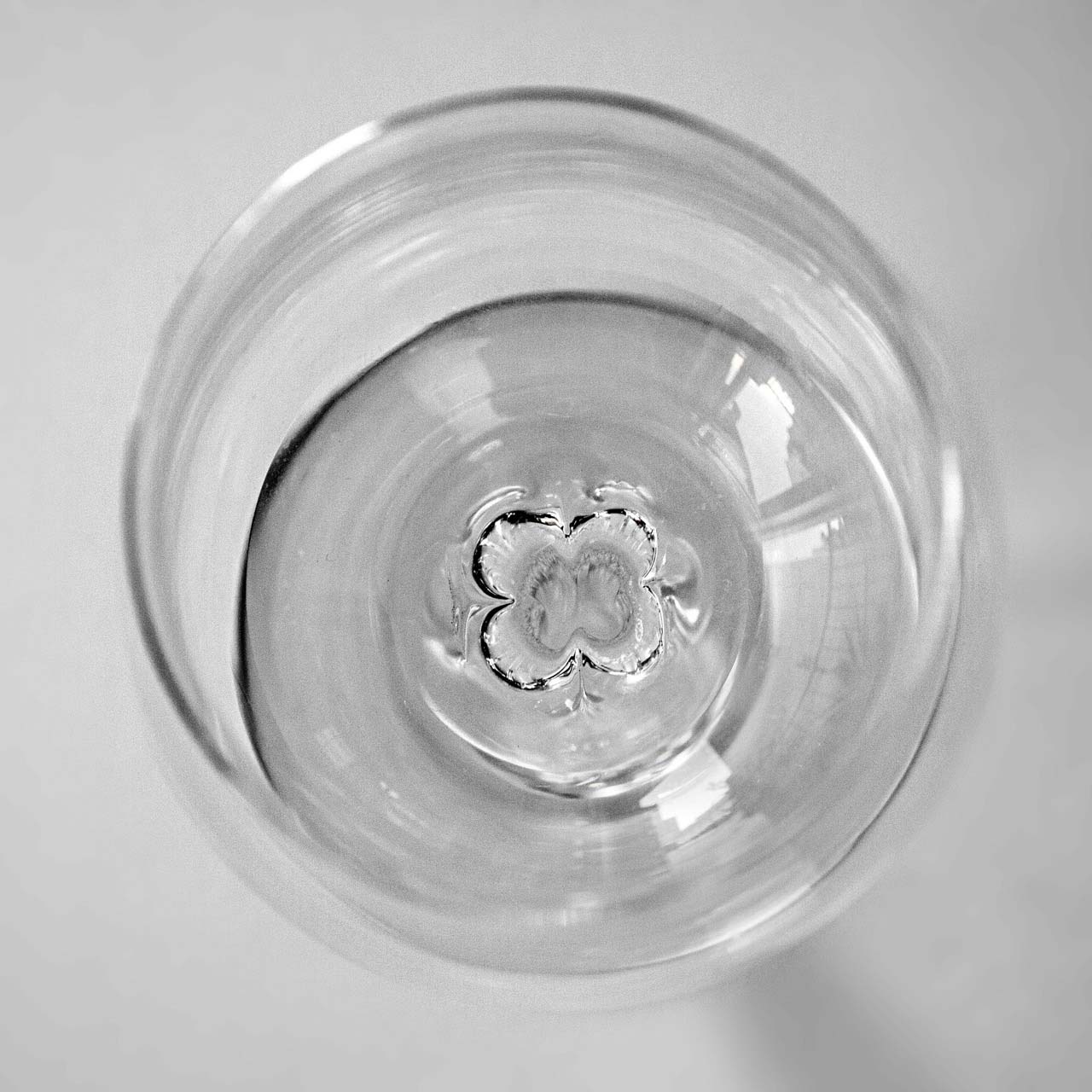 底の部分に「四つ葉のクローバー」