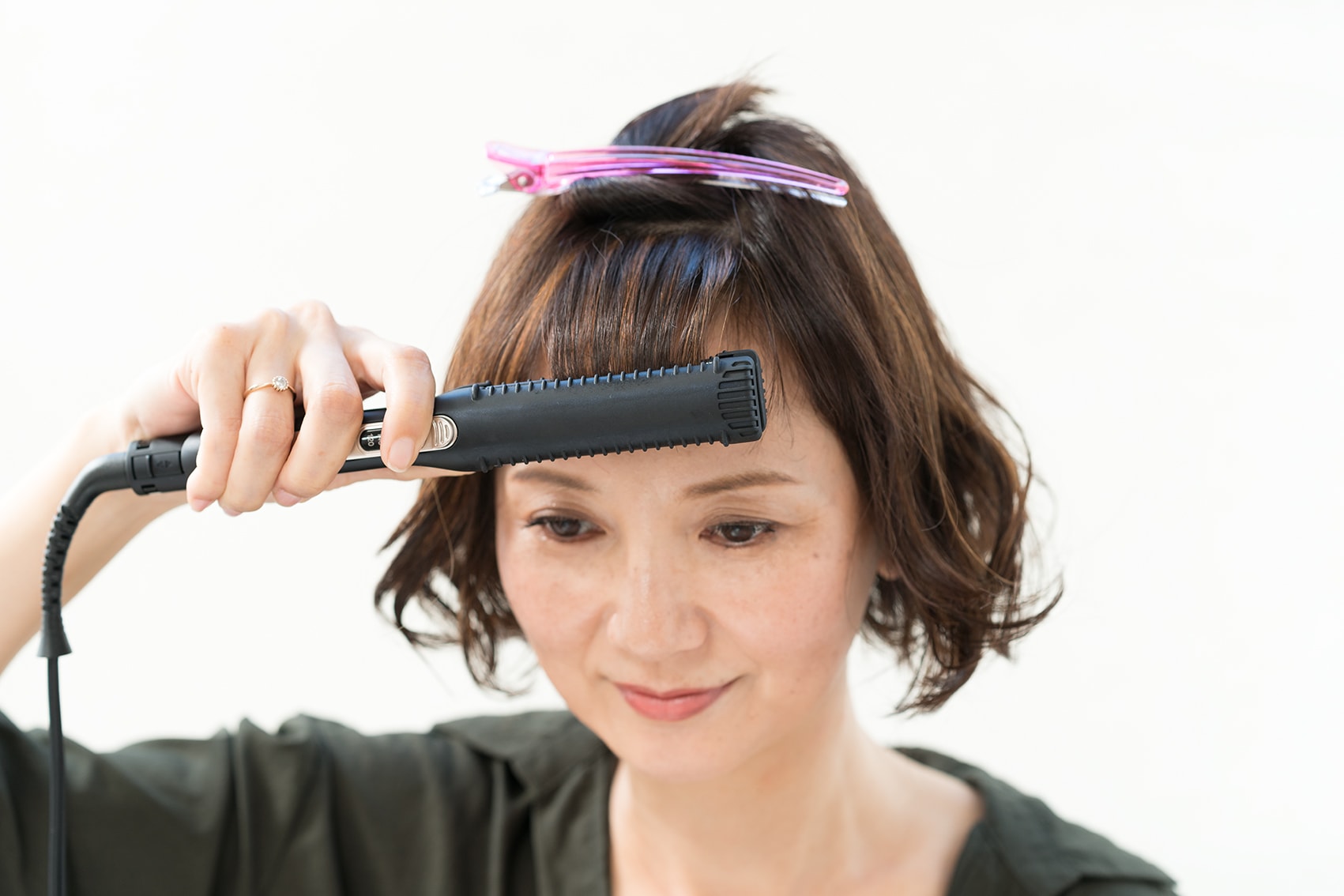 ストレートアイロンをかける
