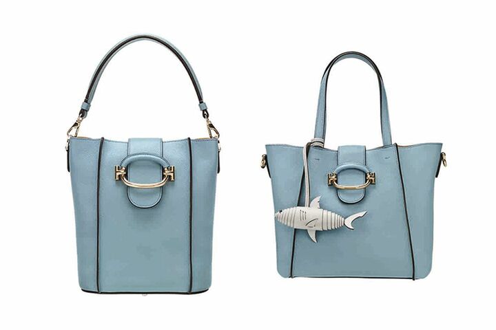 左から バッグ「トッズ T リング バッグ」【縦25×横21.5×マチ14cm】¥185,000(三越伊勢丹限定色)・バッグ「トッズ T リング バッグ」【縦24×横25×マチ11cm】¥185,000(三越伊勢丹限定色)・サメのバッグチャーム¥44,000(税抜)※すべてイベント先行発売