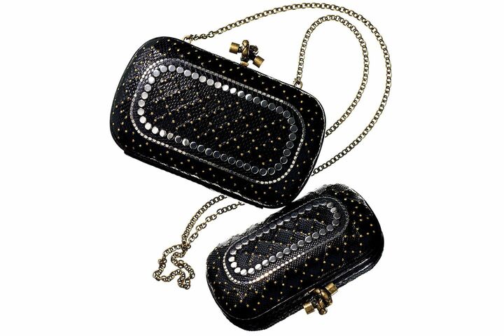 バッグ「チェーン ノット」￥410,000【縦12×横20×マチ5cm】・バッグ「ノット」￥340,000【縦10×横17×マチ5cm】（ボッテガ・ヴェネタ ジャパン）[Precious2018年11月号304ページ]