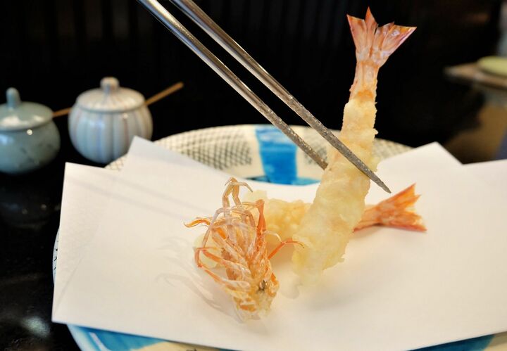 前肢まで美しく揚がったエビ天