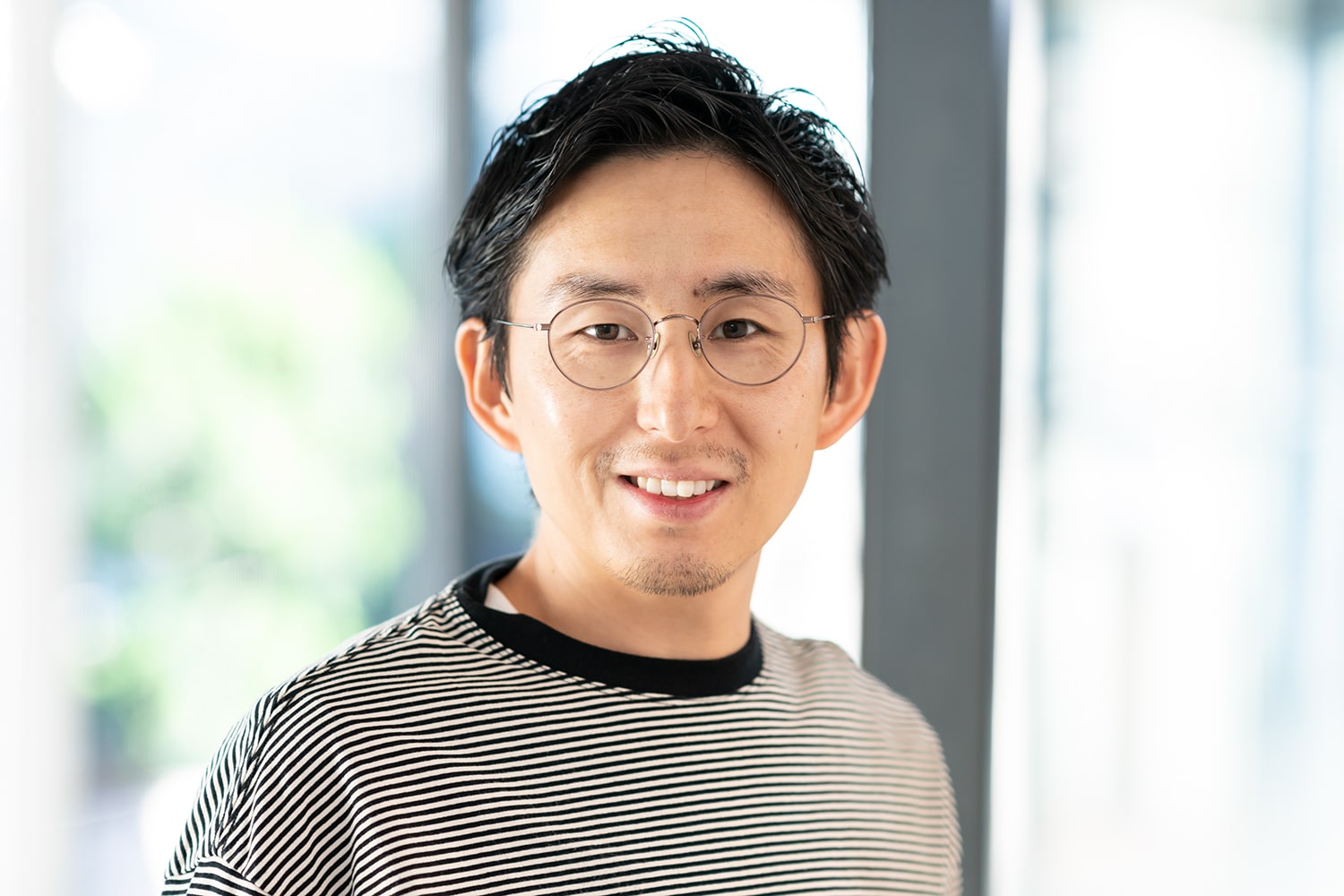 apish omotesando ディレクター・嶋根寛明さん。最近よくチェックするのがYouTube。「自分でも美容系の情報を発信できれば…と思っています」