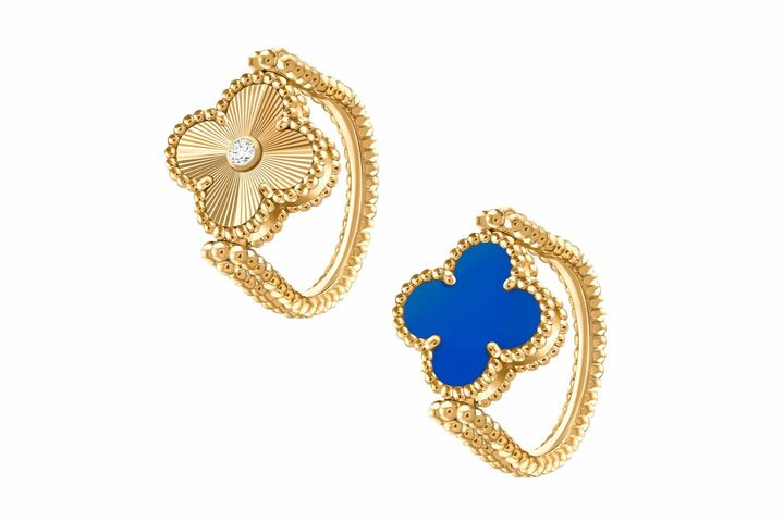 「ヴィンテージ アルハンブラ リバーシブル リング」各￥902,000［イエローゴールド×ブルーアゲート×ダイヤモンド］