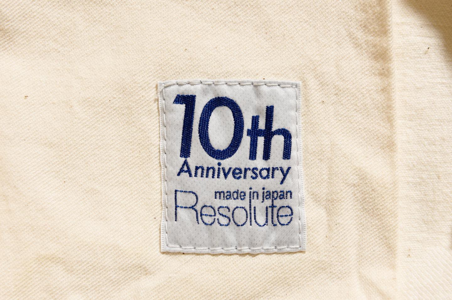 10周年を記念した刻印が、ポケットの裏地に縫い付けられている。