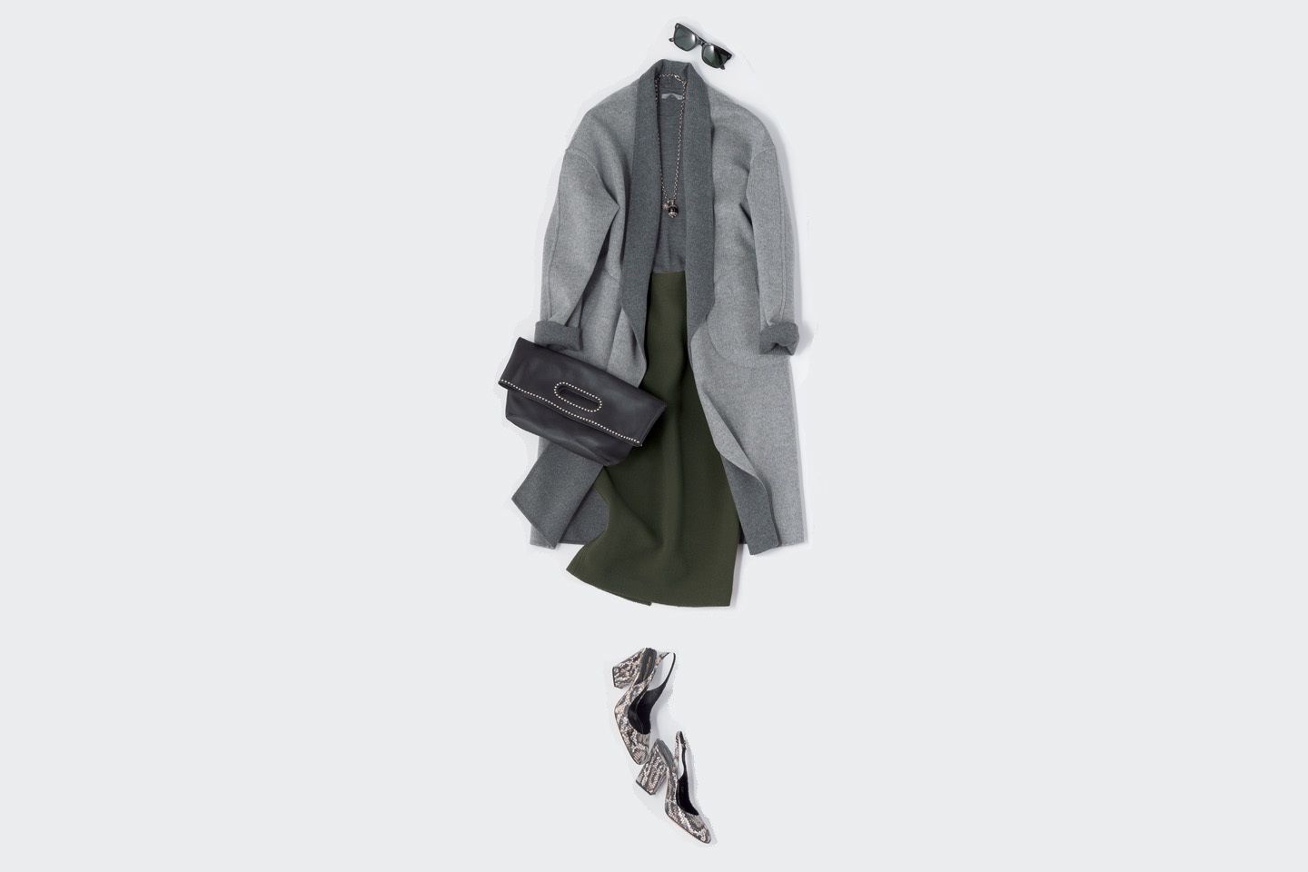 コート(三崎商事〈マロ〉)、ニット(Theory luxe)、スカート(アノア〈リビアナ・コンティ〉)、サングラス(モスコット トウキョウ)、ネックレス(チェルキ〈アトリエ・オーラフォ〉)、バッグ(J&M デヴィッドソン 青山店)、靴(セルジオ ロッシ)