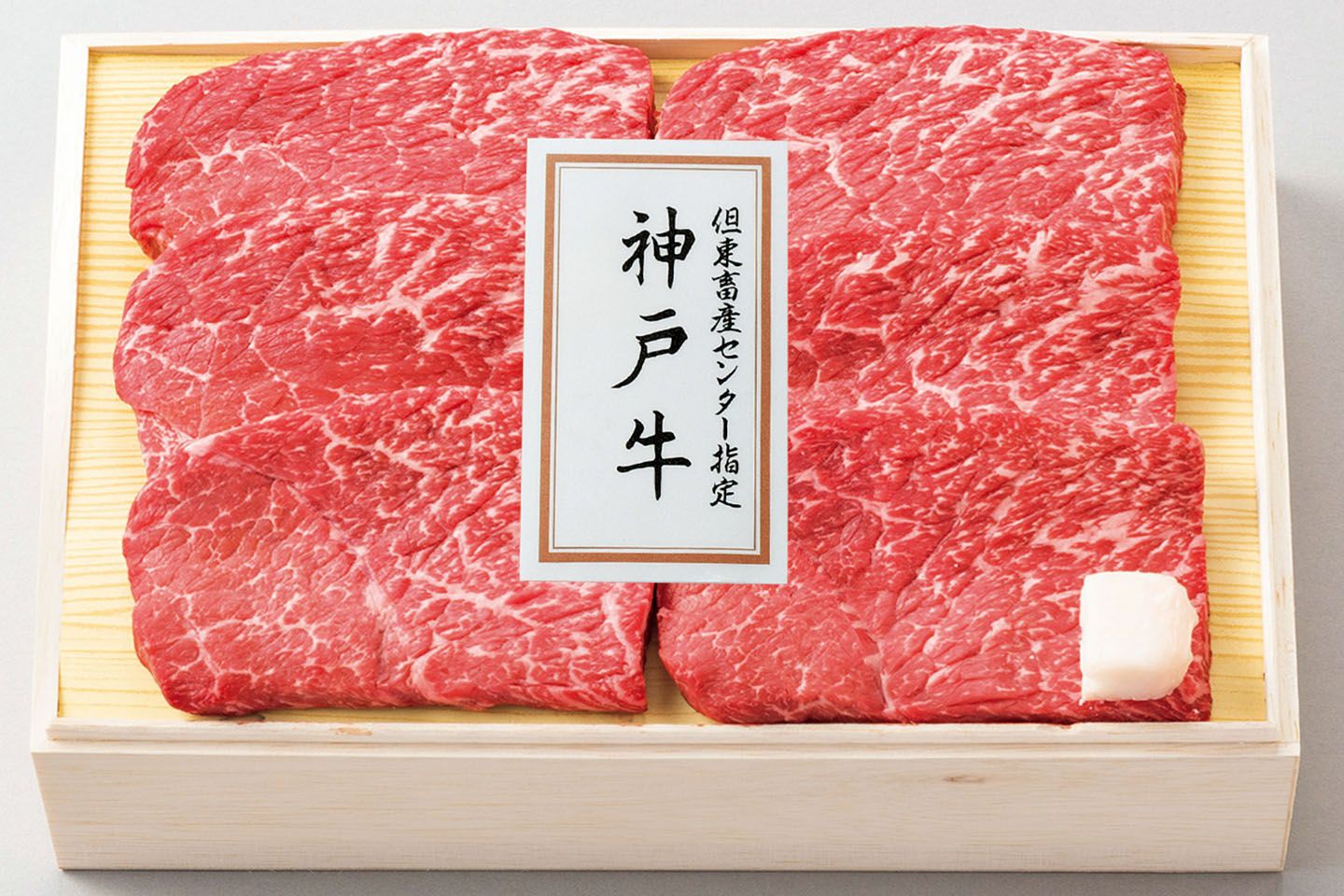 但東畜産センター指定 神戸牛 もも肉ステーキ用【内訳:もも肉(6枚切)480g】¥10,000(税抜)