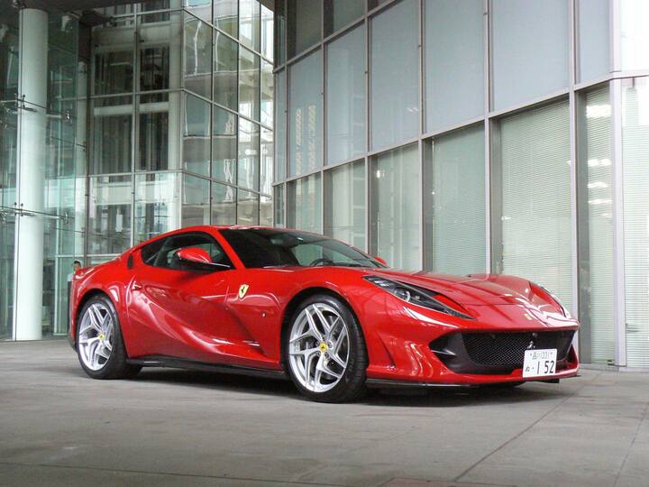 古典的なプロポーションながら、空力効果を発揮するディテールがアグレッシブな雰囲気を醸し出す。