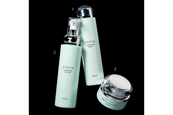 左／エクシア ブライトニング リッチミルク［医薬部外品］200g ￥13,200