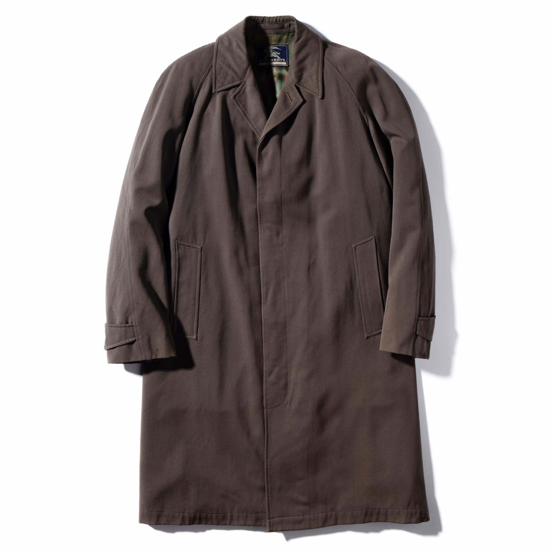 コート¥92,000(デイビッズ クロージング〈ヴィンテージ〉)※サイズ:38・着丈113cm 編集部調べ、1点物につき要問い合わせ確認