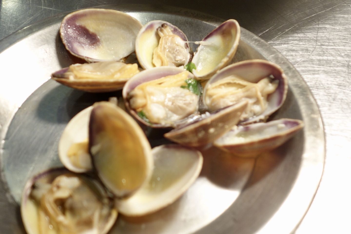 旬のアサリは、食べ応えのある大粒