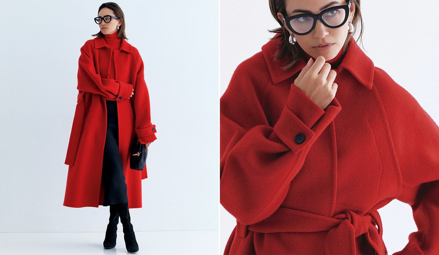 ポステレガントの赤のベルテッドコートを着るモデルRINAさんの写真