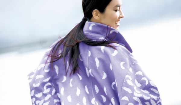 1/17 Sat｜日本伝統の美意識と技を感じさせる「HOSOO」のコートスタイルで、心奪う華やかさを演出【365日コーディネート】