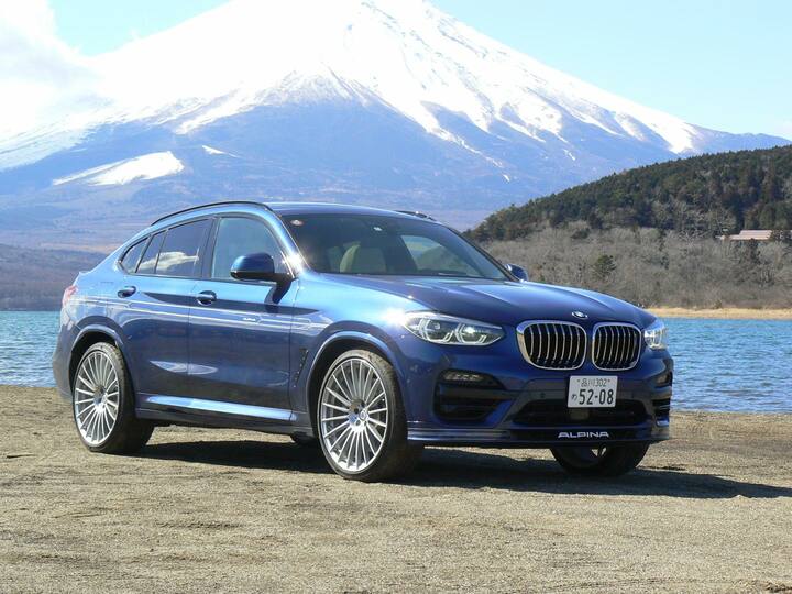 クーペSUVスタイルのXD4のエクステリアはエレガントさを感じる。