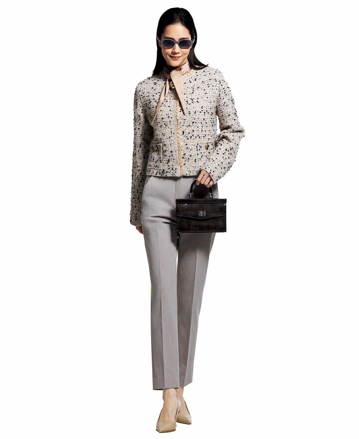 シンプルエレガンス派のレイヤードスタイルを着用したモデルのAtsukoさん