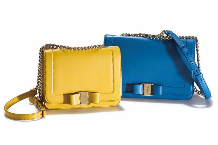 左／バッグ［縦15×横20×マチ13cm］￥160,000・右／バッグ［縦16×横24×マチ10cm］￥160,000（フェラガモ・ジャパン〈サルヴァトーレ フェラガモ〉）　[Precious2019年3月号166ページ] 　