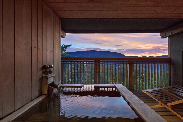 「円かの杜」の客室露天風呂