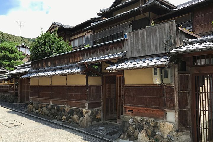 歴史ある日本家屋のしつらえを活かした趣のある佇まい。カフェはCACAO BARを含み全56席あり