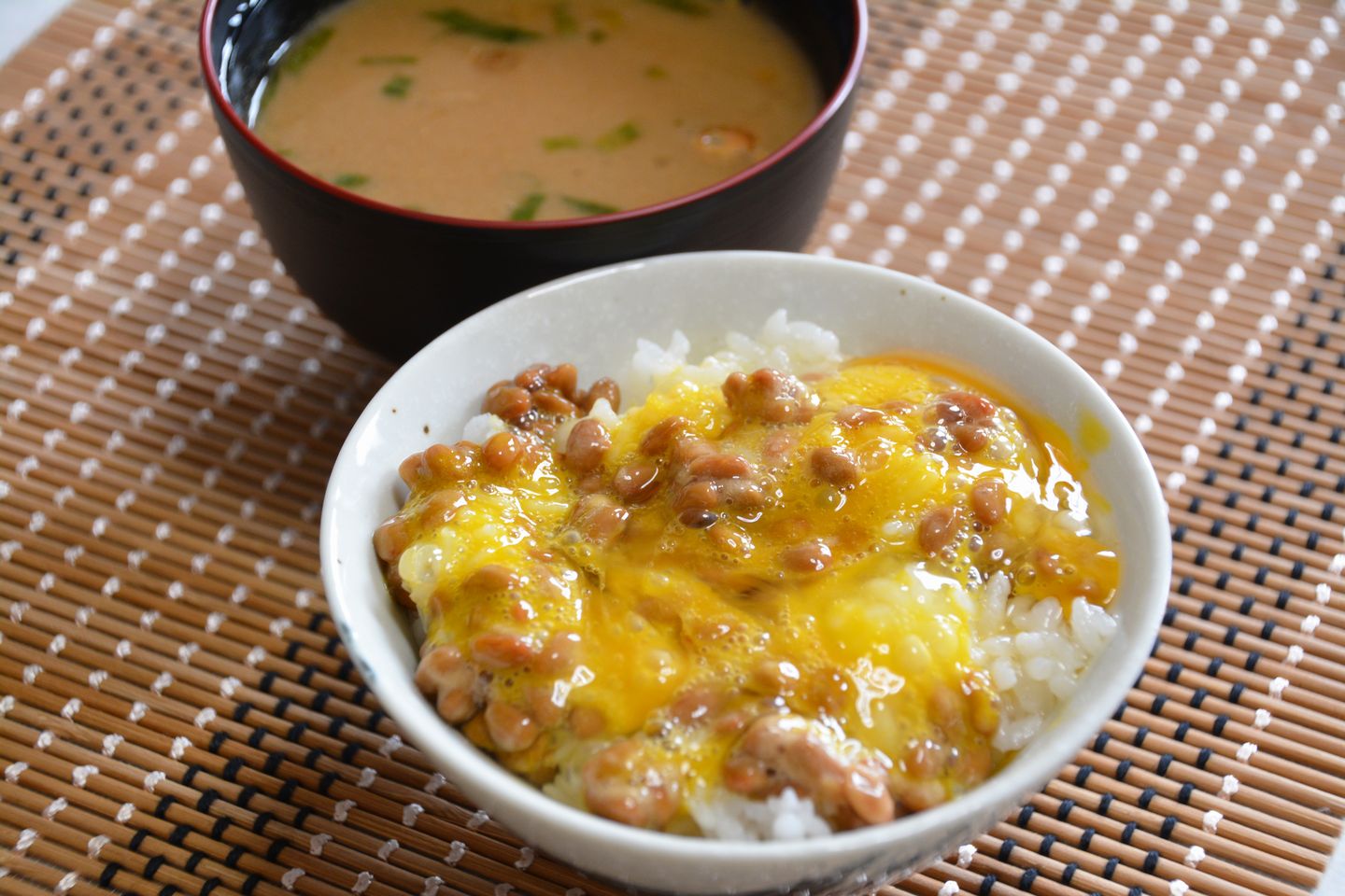 納豆と卵はよく一緒に食べるけれど…