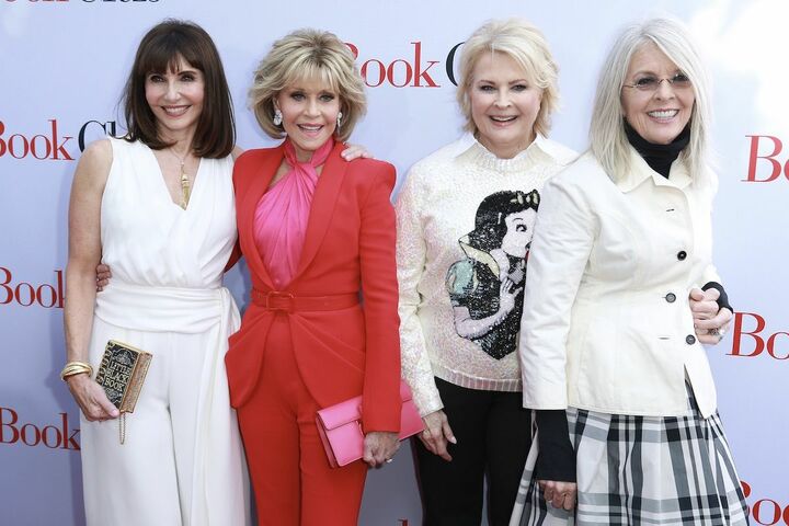左から共演のメアリー・スティーンバージェン、ジェーン・フォンダ、キャンディス・バーゲン。