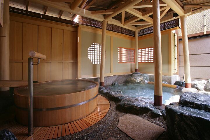 月水湯の樽風呂