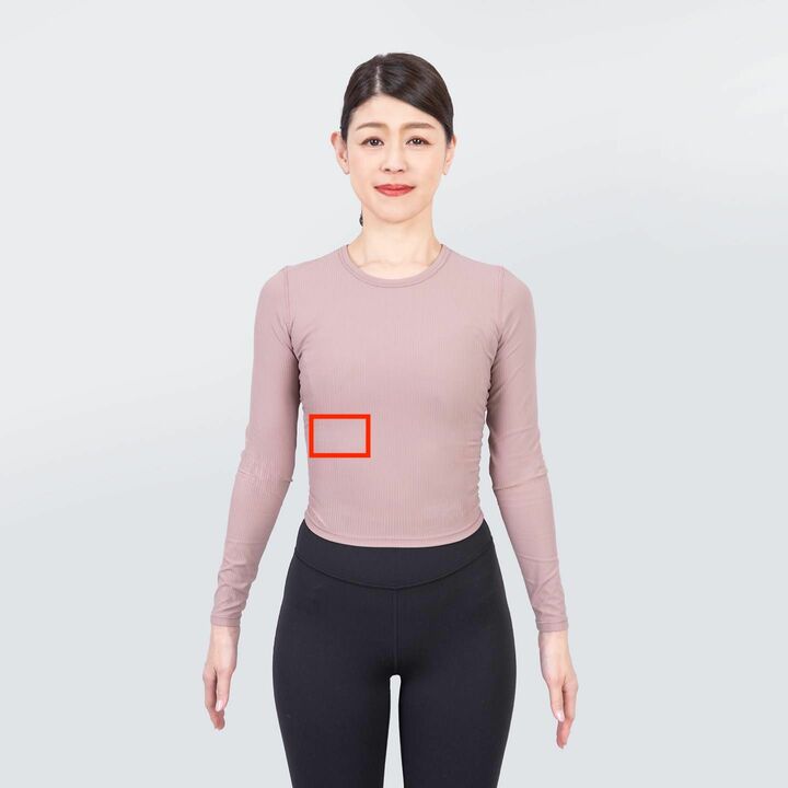 肝臓の位置を確認し、カイロを貼る