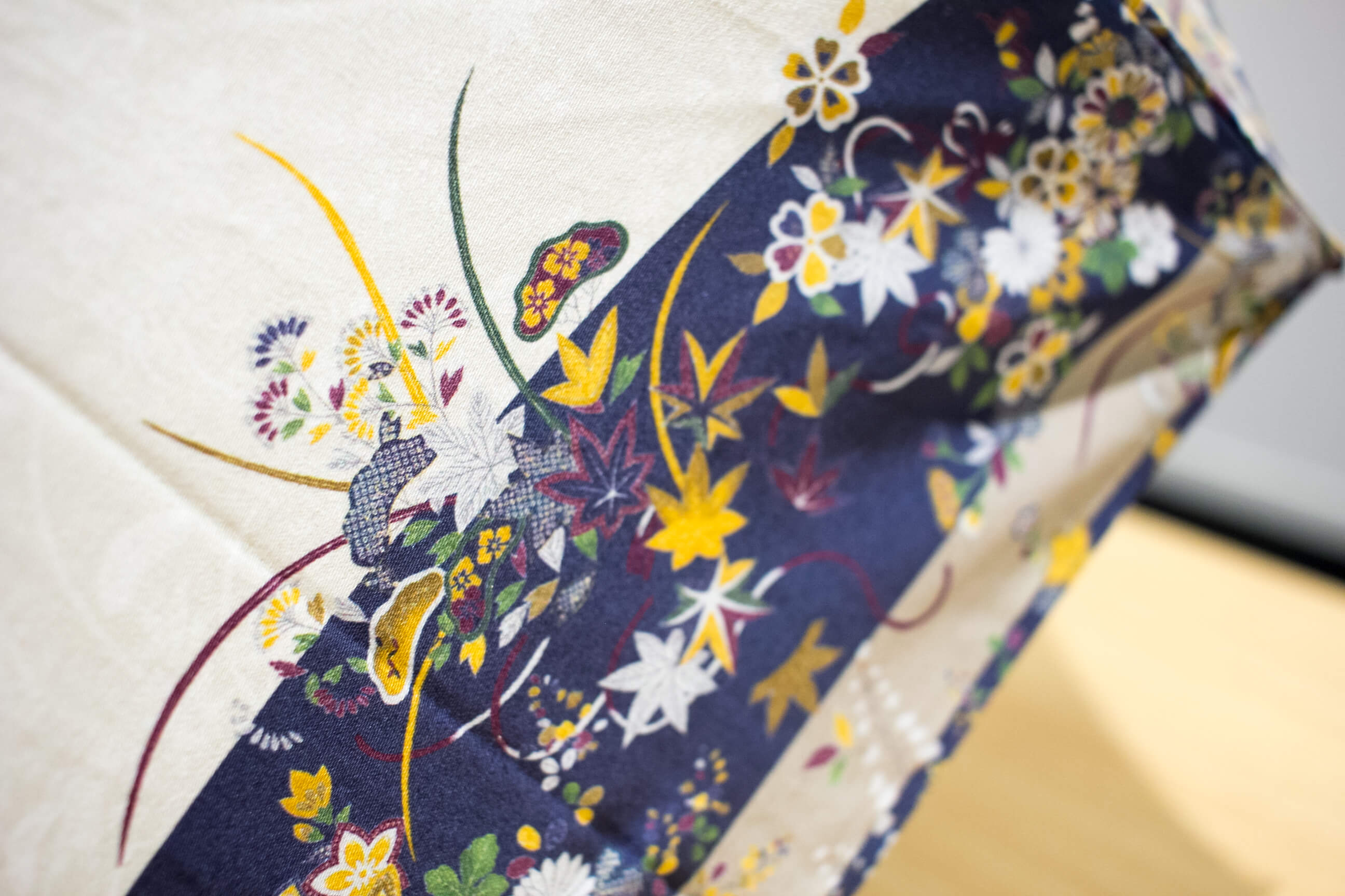 四季折々の草花が丁寧に描かれています