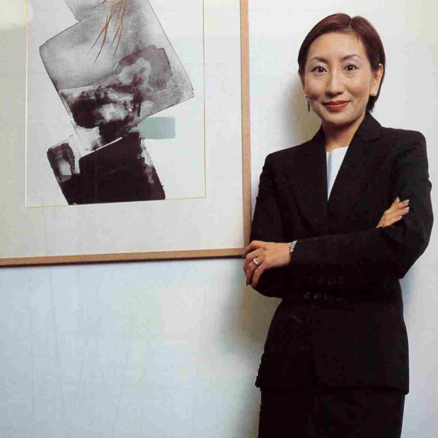 雑誌『25ans』(2001年5月号vol.260)の「パワーセレブ白書」特集で紹介された関さん。キリッとしたスタイルで今とは違う雰囲気!