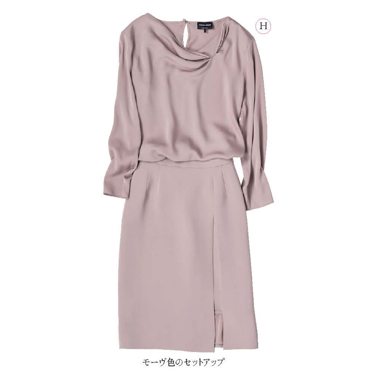 ブラウス¥155,000・スカート¥173,000(ジョルジオ アルマーニ ジャパン〈ジョルジオ アルマーニ〉)