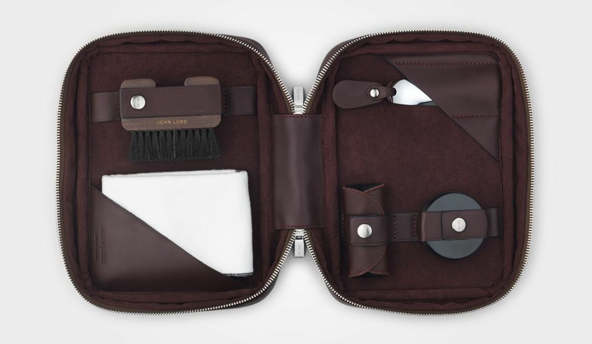 雨で濡れた革靴、どうすればいい？世界最高峰のシューズメーカー