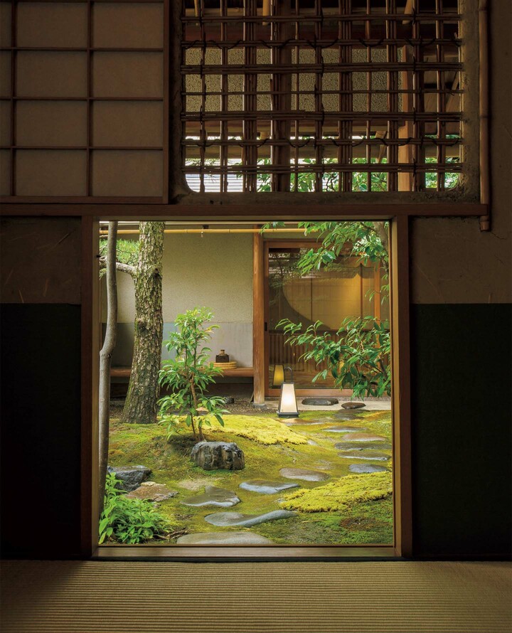「柏屋 大阪千里山」の中庭