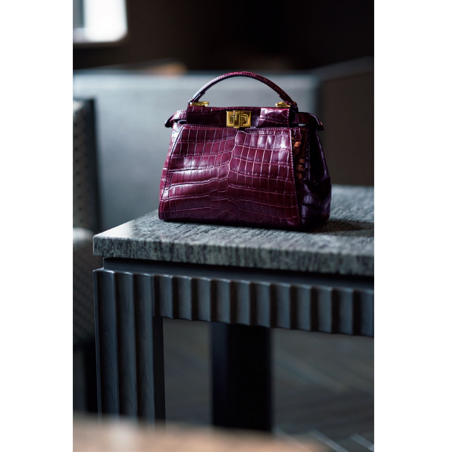 バッグ【縦18×横23×マチ11cm/ショルダーストラップ付き】¥2,397,000(フェンディ ジャパン)