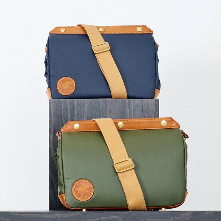  SHOULDER BAG by HUNTING WORLD