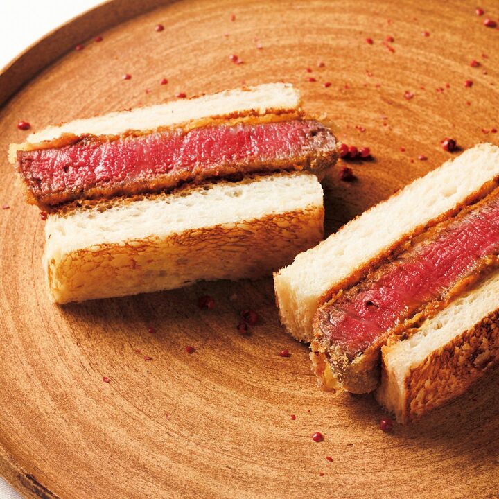 「Steak Dining Vitis」の黒毛和牛タルタルとステーキサンド