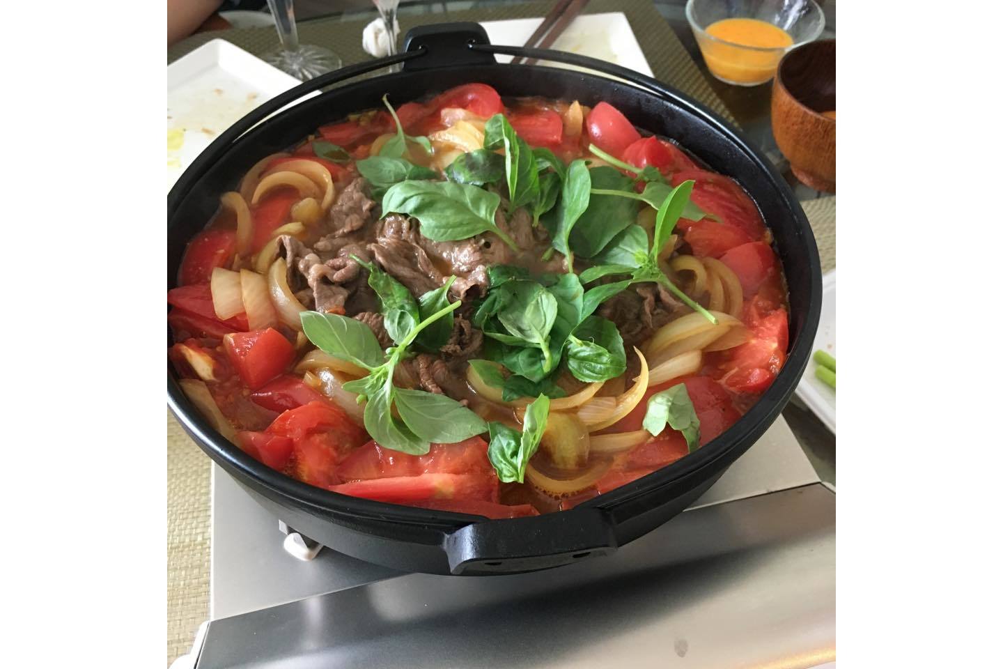 バジルのせトマトすき焼き