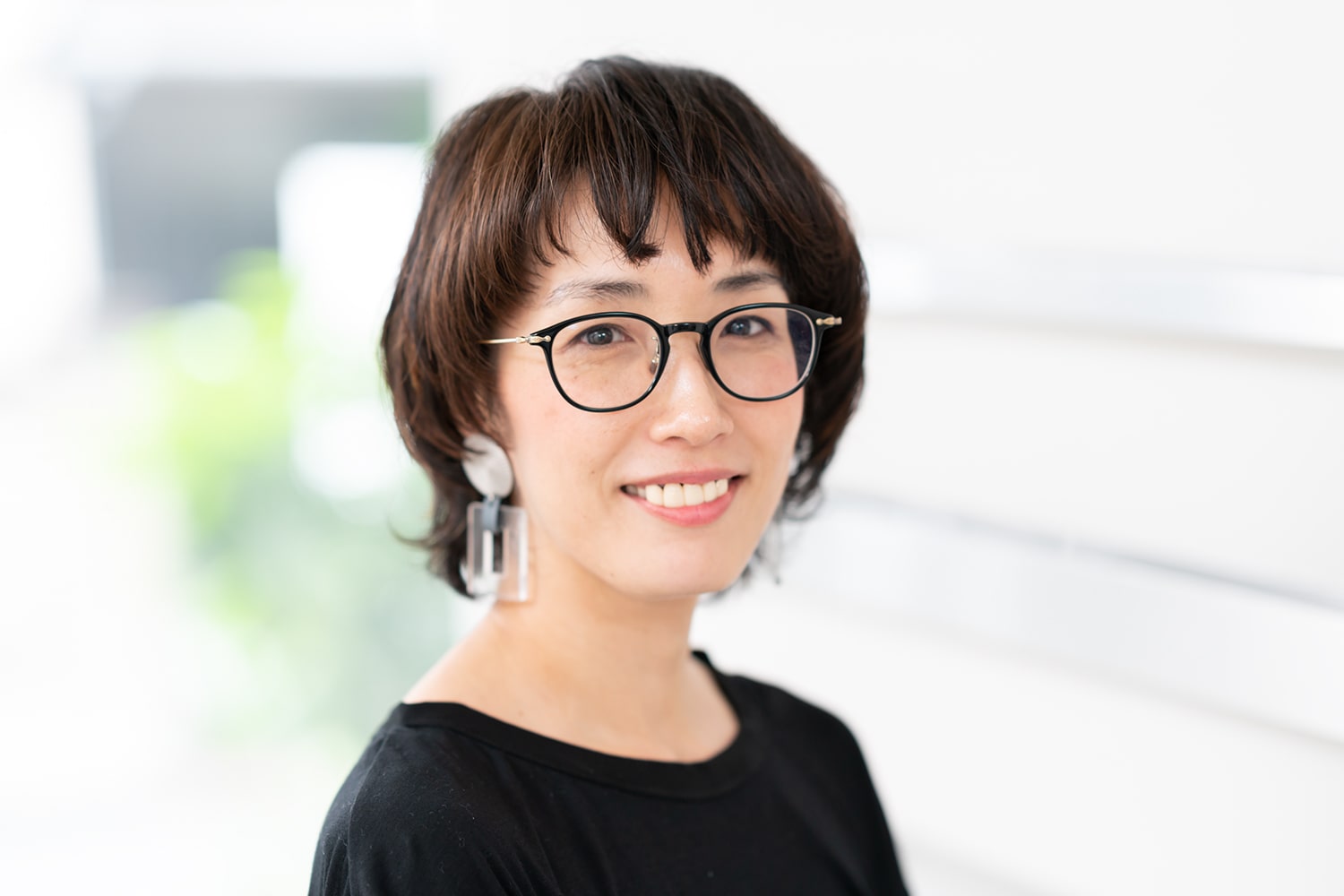 sui ヘアデザイナー・中村育美さん。現在4歳の男の子と1歳の女の子の子育て中。「特に1歳の子に「イヤイヤ」が始まって、振り回されています」