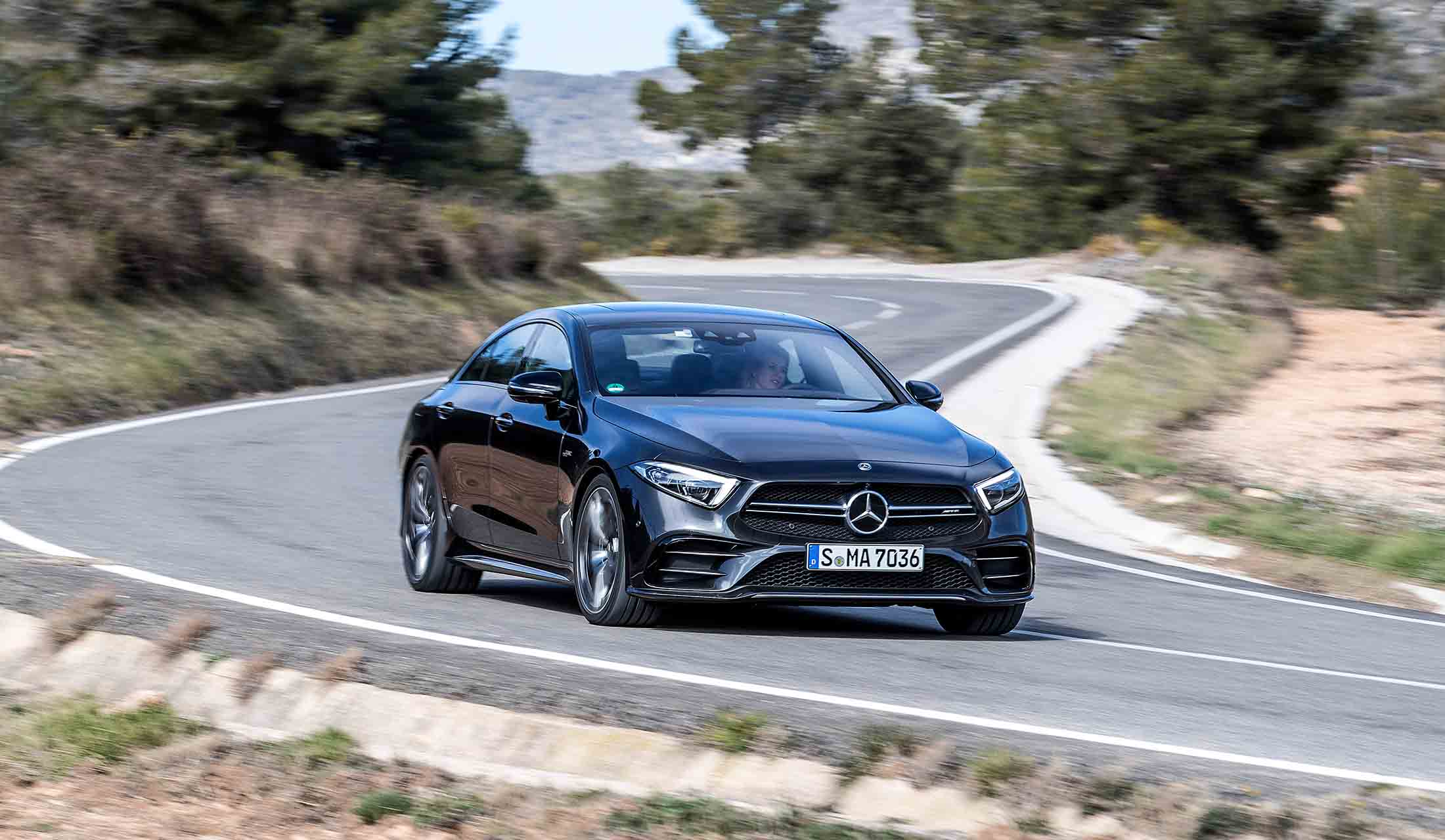 CLS450 4MATICの3リッター6気筒の最高出力は270kW(367ps)、最大トルクは500Nm。写真のモデルはメルセデスAMG CLS53 4MATIC+。3リッター6気筒を積み、320kW(435ps)の最高出力と520Nmの最大トルクを誇る。
