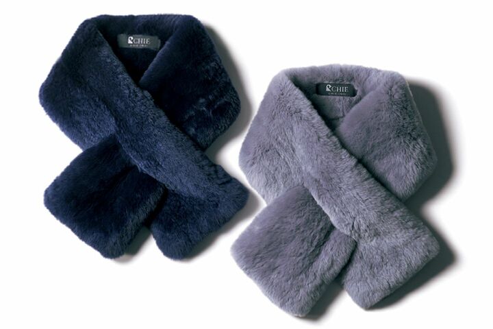 マフラー［79×13.5cm］￥44,444（CHIE IMAI）　[Precious2018年12月号298ページ] 　