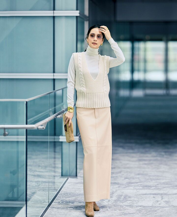 リヴィアナ コンティのスカートを着用したモデルのAtsukoさん