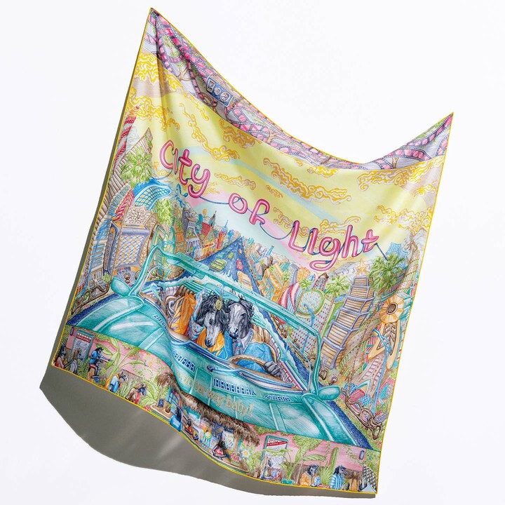 「エルメス」のスカーフ「シティー・オブ・ライト」