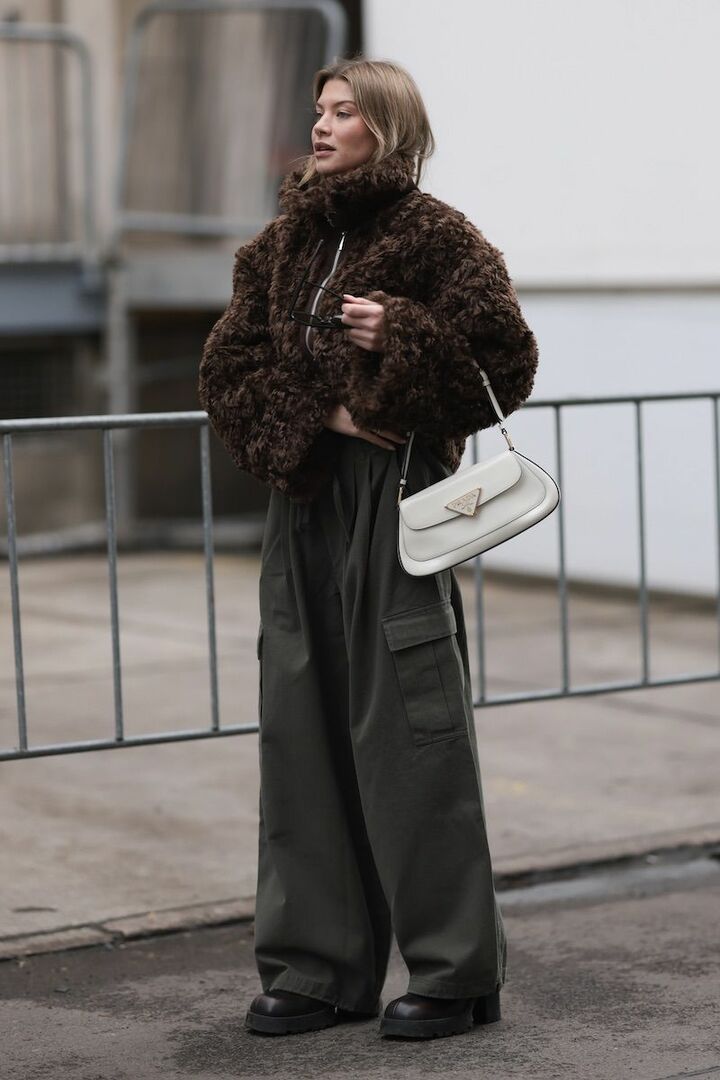 ボリュームのあるファーアウターも、ブルゾンなら迫力が出過ぎず好都合。