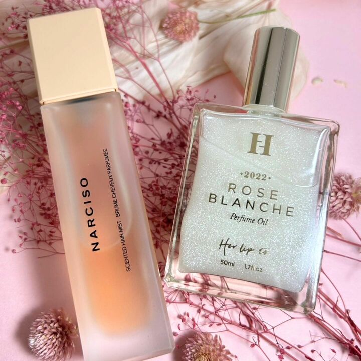 左/ナルシソ ロドリゲス ナルシソ センティッド ヘアミスト 30ml ¥6,160 右/Her lip to Perfume Oil - ROSE BLANCHE – 50ml ¥6,490