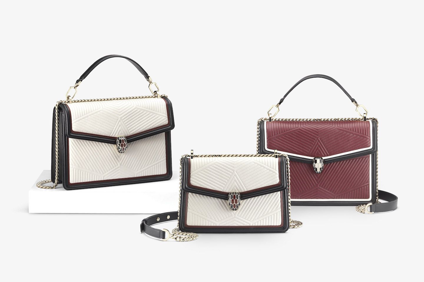 BVLGARI(ブルガリ)の新作バッグ「SERPENTI(セルペンティ)」 左から【縦19×横28.5×マチ8cm】(ホワイトアゲート)¥355,000・【縦15×横24×マチ7cm】(ホワイトアゲート)¥295,000・【縦19×横28.5×マチ8cm】(ローマンガーネット)¥355,000(すべて税抜)