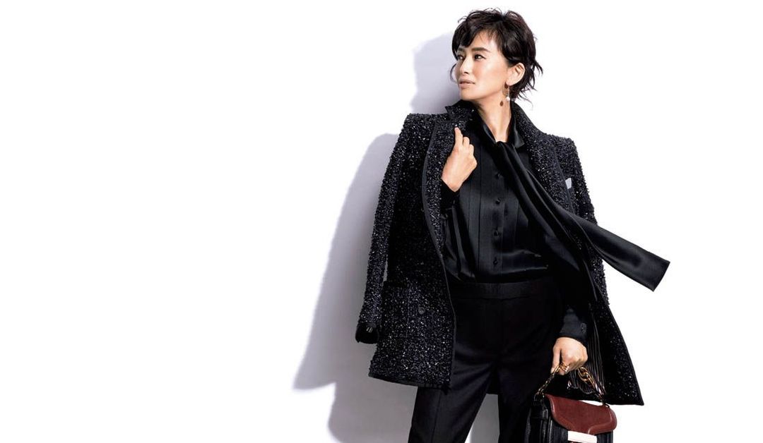 黒ブラウスコーデ10選 冬 黒ブラウスを使ったオールブラックコーデなどレディース着こなしコーデ集 Precious Jp プレシャス