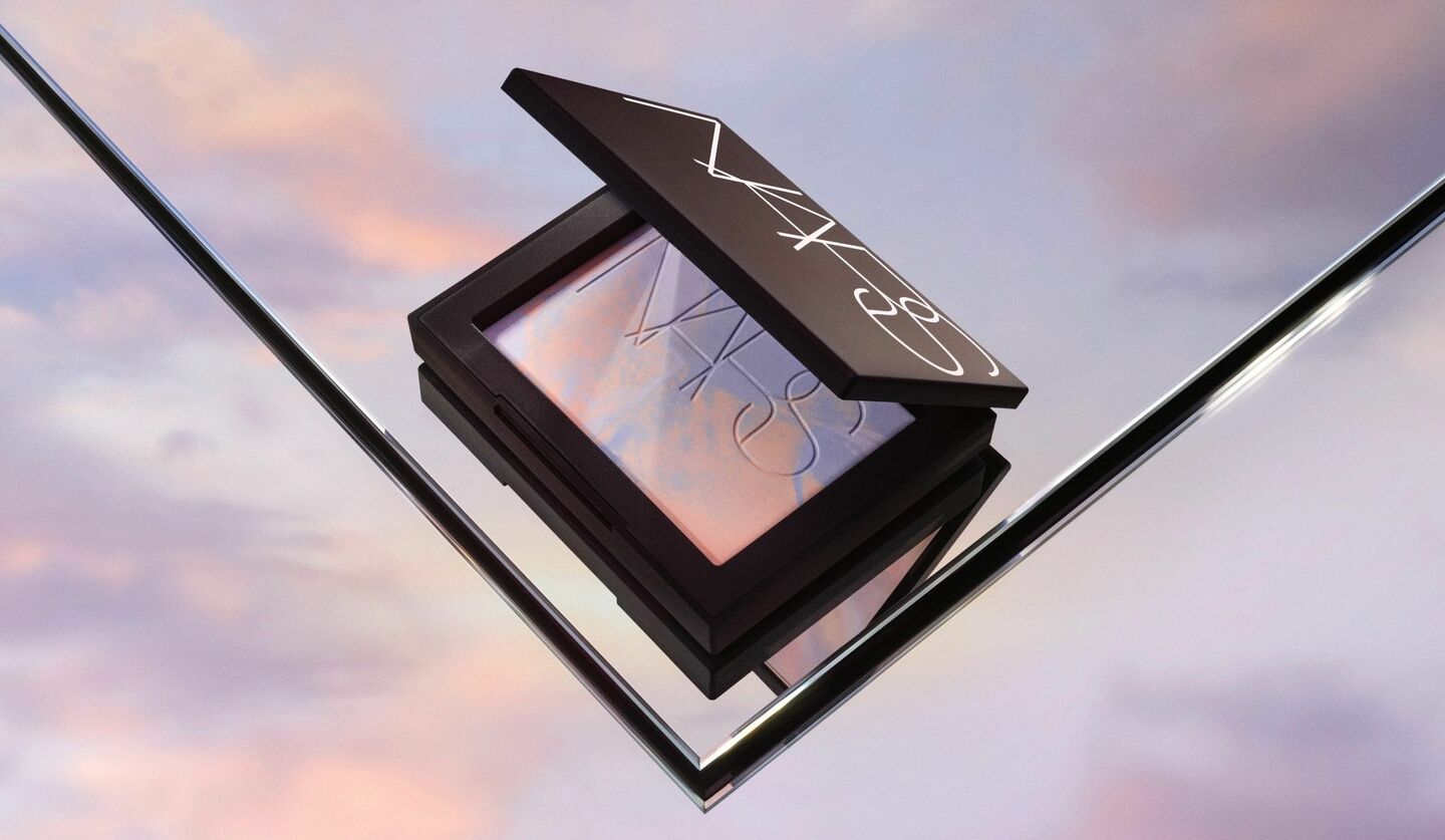  NARS『ライトリフレクティング プリズマティックパウダー』と『ライトリフレクティング プリズマティックパウダー ルース』の写真