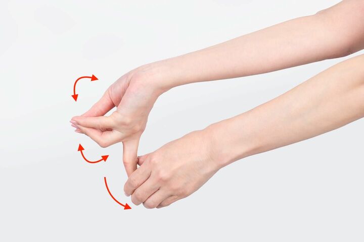 親指、人さし指、薬指、小指を握る、開くを10回繰り返す