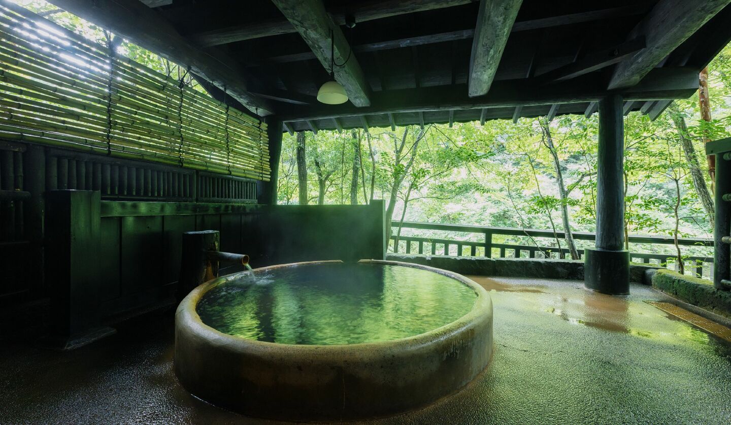 「旅館 山河」の貸切露天「六尺桶風呂」のイメージ