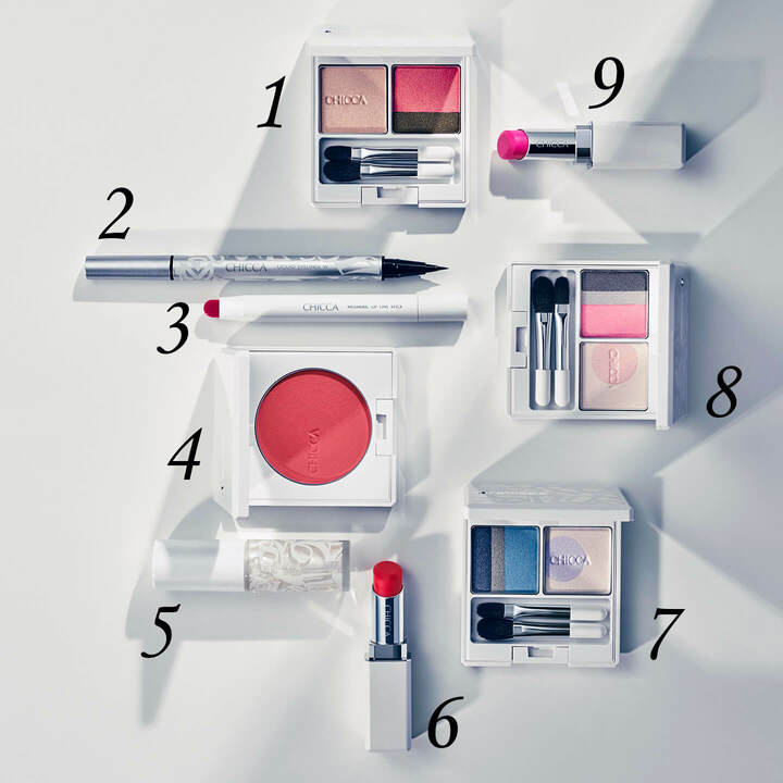 (1)(7)(8)キッカ フローレスグロウ リッドテクスチャー アイシャドウ￥5,500[全3種・内限定2種]、(2)キッカ リキッドアイライナー W￥4,500[全2色・内限定1色]、(3)キッカ メスメリック リップラインスティック￥2,800[全1色]、(4)キッカ フローレスグロウ フラッシュブラッシュ パウダー￥3,000、ケース￥2,000[全1色]、(5)キッカ メスメリック ウェットリップオイル￥3,200[限定1色]、(6)(9)キッカ メスメリック リップスティック￥3,800[全2色]（すべてカネボウ化粧品）