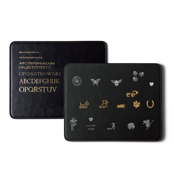 アルファベット各￥700、モチーフ各￥1,500。カードケース／私物（ヴァルカナイズ・ロンドン〈スマイソン〉）　[Precious2019年1月号139ページ] 　