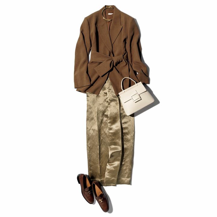 スタイリストの大西真理子さんによるベージュパンツのコーディネート